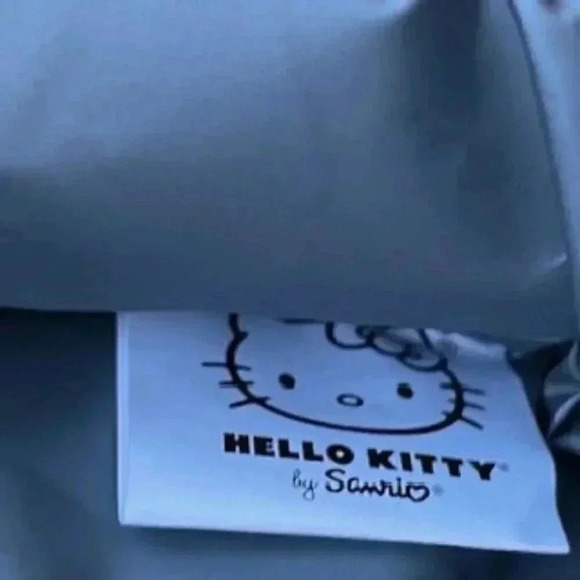 NEW Sanrio Hello Kitty Full Zip Around Lunchbox NWOT - Picture 6 of 11